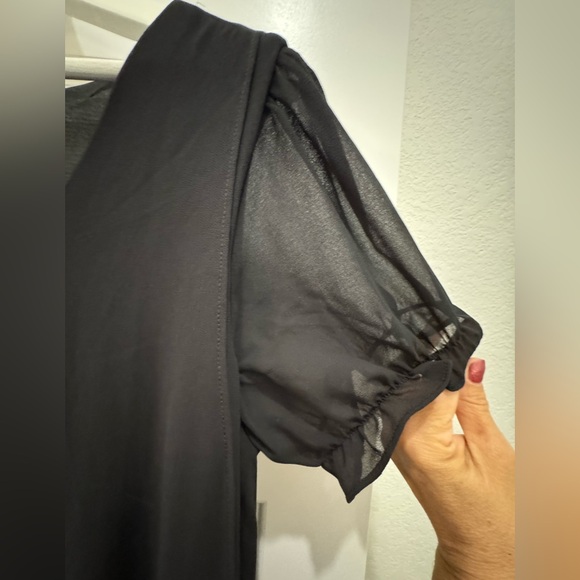 Dress V Flowy, Black Dress - Picture 3 of 4